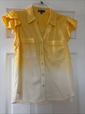 Democracy Yellow to Cream Ombre Button-Down Flutter Sleeve Shirt